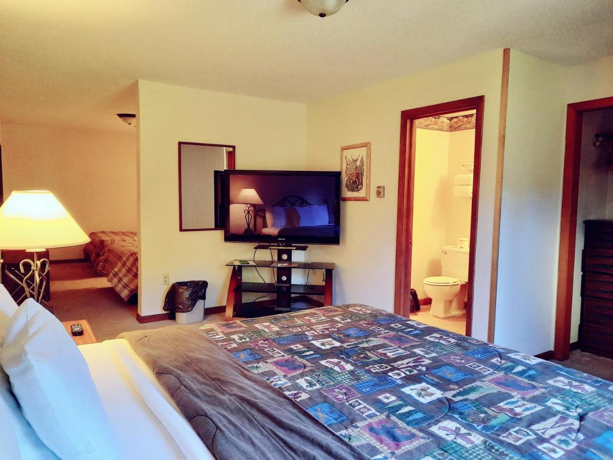 North Ironwood Acres - Black River Lodge מראה חיצוני תמונה