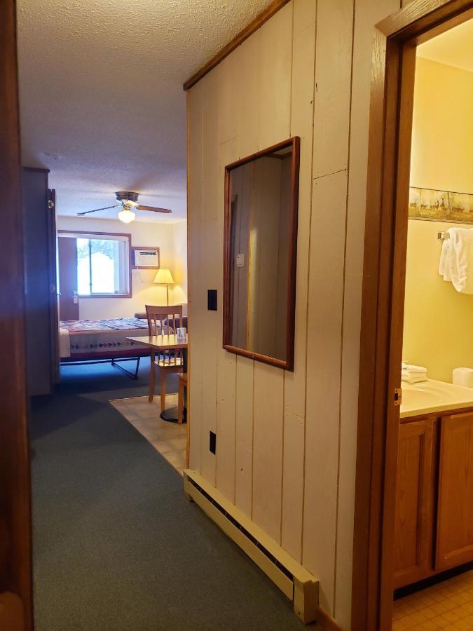 North Ironwood Acres - Black River Lodge מראה חיצוני תמונה