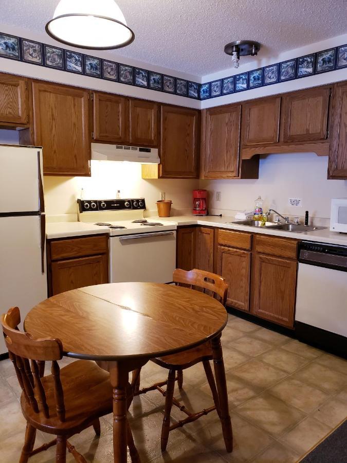 North Ironwood Acres - Black River Lodge מראה חיצוני תמונה