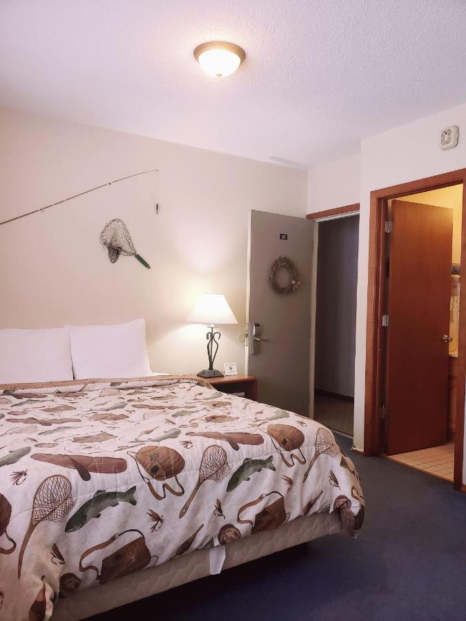 North Ironwood Acres - Black River Lodge מראה חיצוני תמונה