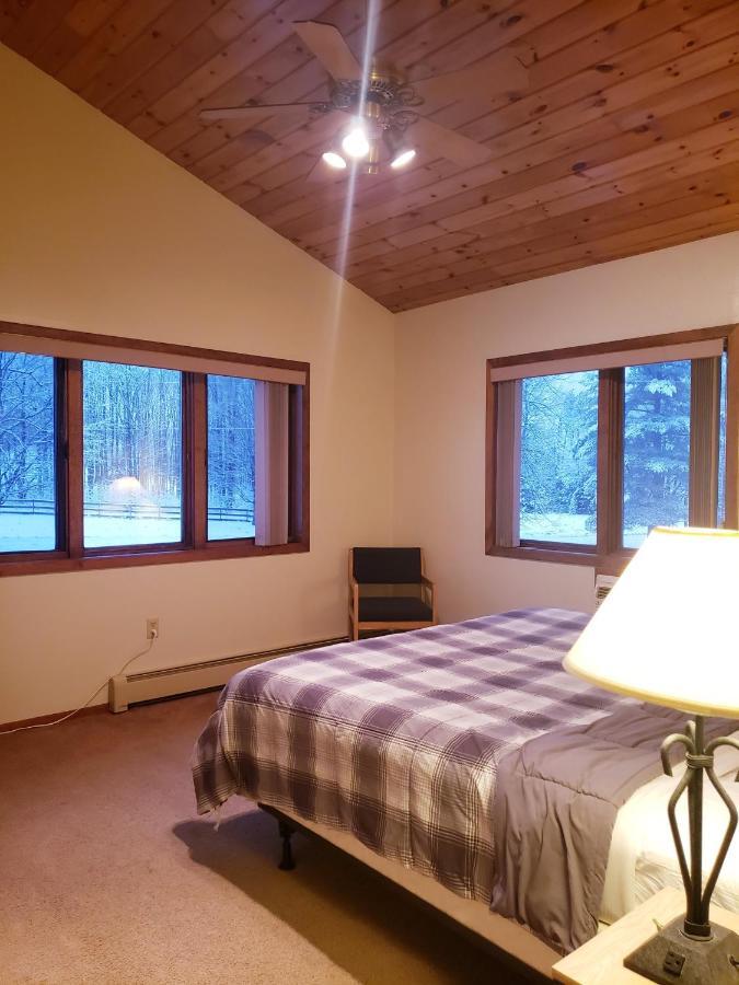North Ironwood Acres - Black River Lodge מראה חיצוני תמונה
