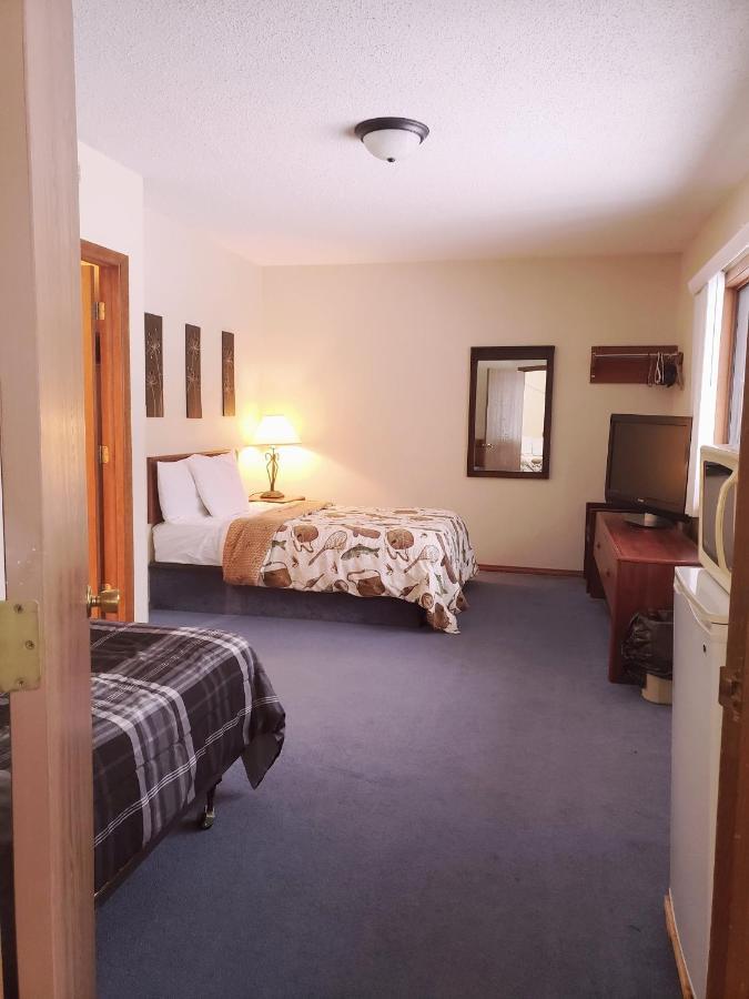 North Ironwood Acres - Black River Lodge מראה חיצוני תמונה